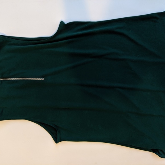 Sleeveless Turtle Neck - Picture 2 of 2